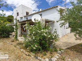 Casa  finca   de estilo rústico  y a muy poca distancia del mar, en Altea