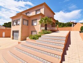 Villa en Calpe (Costa Blanca) con vista al mar, piscina privada y solo 800 m de la playa La Calalga.