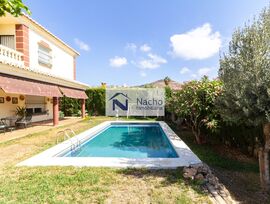 estupendo chalet individual en la mejor zona familiar del Rincon de la victoria