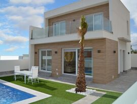Chalet en San Pedro del Pinatar con Piscina privada -- Obra nueva