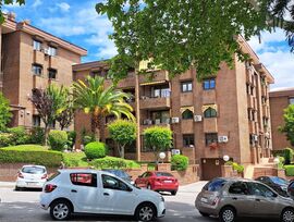 Ático frente al Parque Paris, preciosas vistas y estancias amplias.