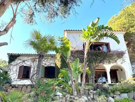 Finca señorial en la urbanización La Montgoda