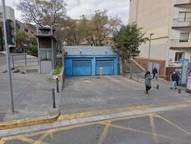 Plaza de aparcamiento para coche grande en zona Santa Rosa de Santa Coloma de Gramenet
