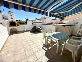 Luminoso Apartamento de 1 Dormitorio con Amplia Terraza Soleada en El Capistrano Village, Nerja