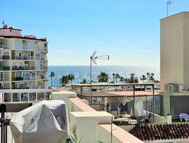 Encantador Estudio con Amplia Terraza y Vistas al Mar en el Corazón de Nerja