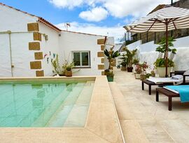 Villa exclusiva con piscina y vistas panorámicas al océano