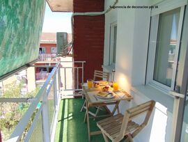 Piso reformado de 3 dormitorios y terraza en zona Reyes.