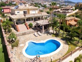 ELEGANTE VILLA CON SABOR MEDITERRÁNEO EN BENALMADENA COSTA