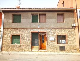CASA ADOSADA EN CELLA, CON PATIO Y GARAJE