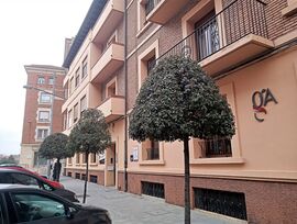 PISO DE TRES DORMITORIOS, ZONA CENTRO, ASCENSOR