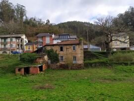 CASA DE CAMPO EN TREVIAS AL LADO DEL RIO ESVA - CON FINCA ANEXA DE MAS DE UNA HECTAREA.