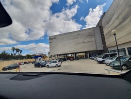 Maravillosa oficina amueblada para 5 puestos de trabajos.