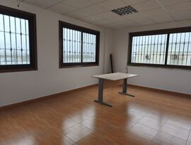 Oficinas en Pol. El Rincón