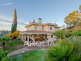 ¡Vivienda de lujo en la prestigiosa Urbanización Ciudalcampo!