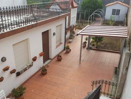 CASA EN VENTA EN LA CALLE ROSALIA DE CASTRO (BUEU)
