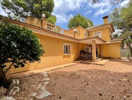 Chalet con vistas al mar a 80 metros de la playa.
