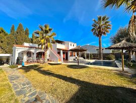 INCREÍBLE CASA EN LA URBANIZACIÓN CASTELLÓ NOU