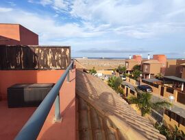 CASA CHALET ADOSADA EN MIRADOR DE LAS DUNAS CORRALEJO ¡PRECIO REBAJADO DURANTE UN MES!