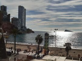IMPRESIONANTE Y ENORME VIVIENDA EN 1º LÌNEA DE LA PLAYA DE LEVANTE