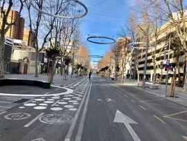 IMPRESIONANTE Y ENORME LOCAL EN AVENIDA DEL MEDITERRANEO (2º LÍNEA DE LA PLAYA DE LEVANTE)