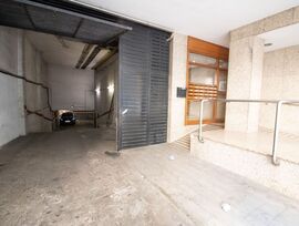 GRAN PLAZA DE PARKING PARA COCHE Y MOTO EN EL CENTRO DE FIGUERES