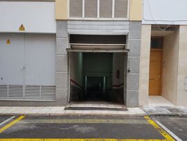 Alquiler plazas de garaje para moto en Roses, en inmejorable zona, en primera línea de mar muy cerca de la Plaça de Catalunya.