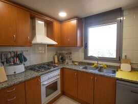 MARAVILLOSO PISO ÁTICO EN FIGUERES, ZONA MUSEO DALÍ. 170m2 de TERRAZA. POSIBILIDAD DE PLAZA DE PÁRKING PARA COCHE Y MOTO