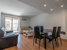 Piso de Grandes Dimensiones con Dos Terrazas Únicas en Roses