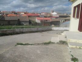 BONITA CASA CON PATIO EN MANCERA DE ARRIBA