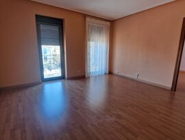 SE VENDE PISO DE 3 DORMITORIOS EN BUEN ESTADO EN PLAZA DE PEÑARANDA