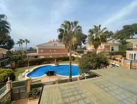 ESPECTACULAR CHALET AISLADO ALTO STANDING DE 5 DORMITORIOS Y 4 BAÑOS EN LA MEJOR ZONA RESIDENCIAL DE SALOU