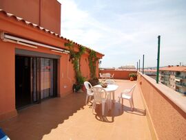 Venta de ático con estupenda terraza con vistas al mar en Santa Susanna.