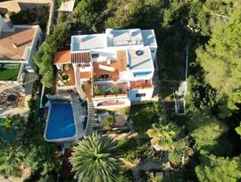 Casa urbana en Cala Llonga, Ibiza – 265 m² con piscina y garaje