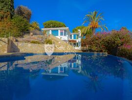 PRECIOSA CASA DE LUJO CON PRECIOSO JARDÍN, PISCINA Y VISTAS AL MAR EN LLORET DE MAR