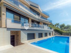 ¡LUJO MEDITERRÁNEO EN SANTA SUSANNA, DOS CASAS GEMELAS CON LICENCIA TURÍSTICA Y  PRECIOSAS VISTAS!