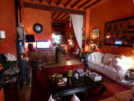 Casa de pueblo grande y muy original