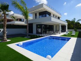 Excelente villa de estilo moderno