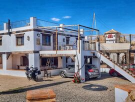 Finca con instalaciones hípica