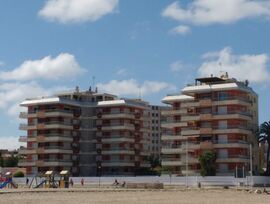 Primera línea de playa en Roda de Barà – Piscina, terraza y alta rentabilidad