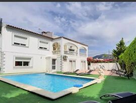 Chalet de 5 dormitorios en Alfaz del Pi