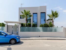 Villas de obra nueva en Dehesa de Campoamor