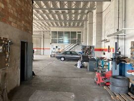 Taller mecánico en venta en Caldes de Malavella / Solar urbano 100% edificable