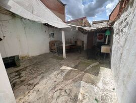 CASA CON PATIO EN VALDILECHA