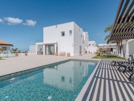 VILLA MUY ESPACIOSA DE 5 DORMITORIOS EN ROQUE DEL CONDE