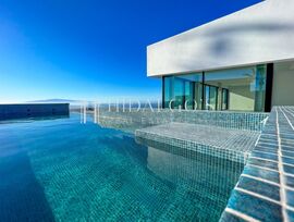 Refugio de Lujo en Abama: Villa Minimalista con Vistas Paradisíacas