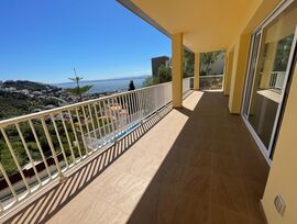 Esplendido chalet 253 M2 con fantásticas vistas al pueblo y a la bahía de Roses.