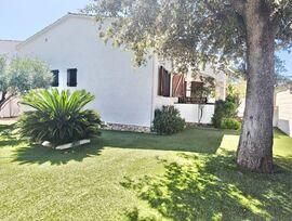 Casa independiente en planta baja con piscina comunitaria