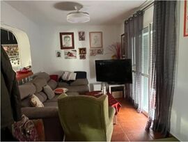 EXCELENTE UNIFAMILIAR ADOSADA