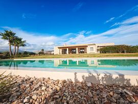 Villa Contemporánea en Pollensa | Lujo, Privacidad &amp; Vistas Paradisíacas