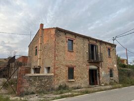 Casa de pueblo por reformar en La Tallada d’Empordà